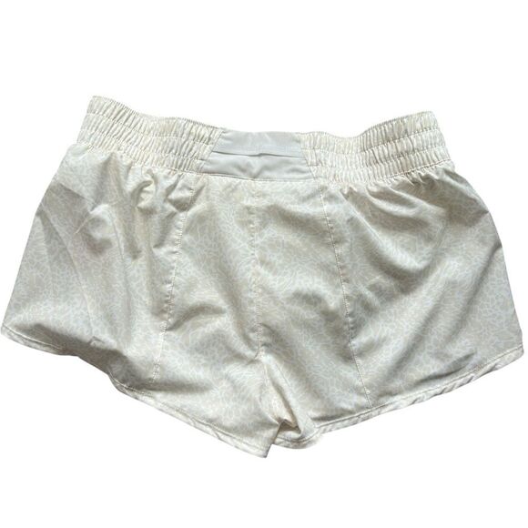 Sold Nike One Dri-FIT Ultra High-Waisted 3" Brief-Lined Shorts, Cream,Size Large - Picture 3 of 10